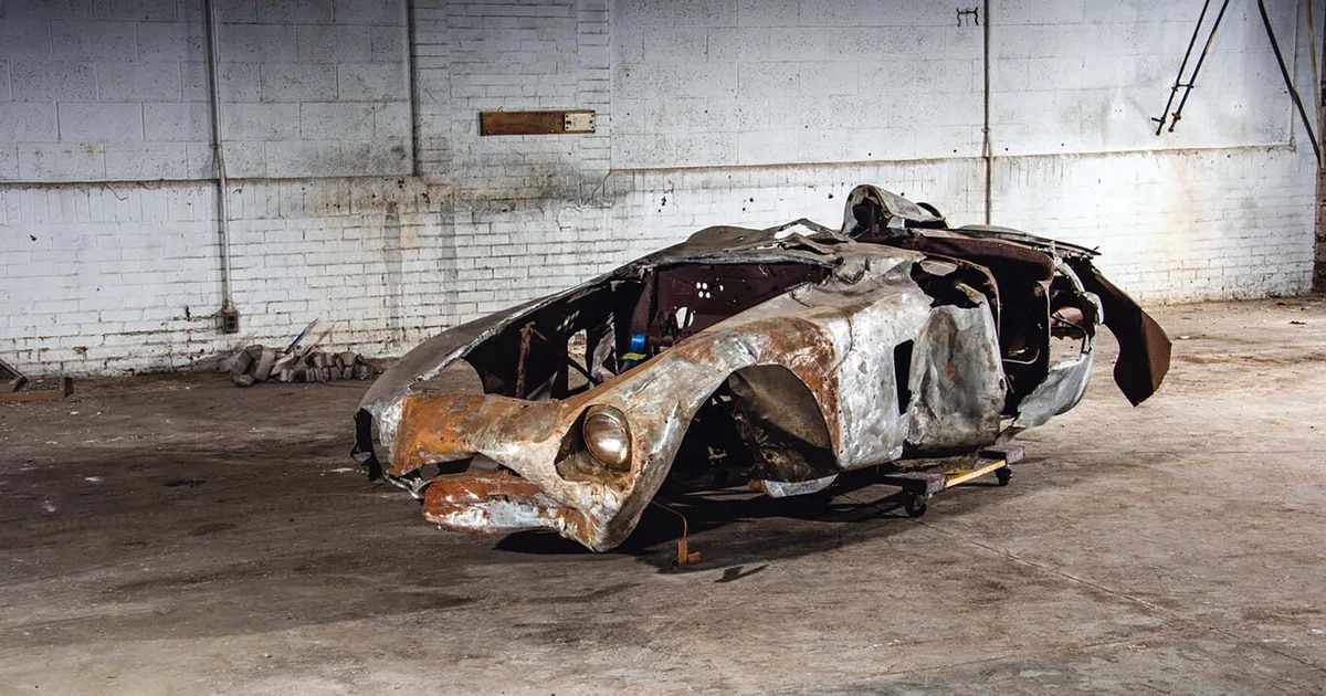 Por qué un Ferrari de 70 años, oxidado y completamente destruido se vendió por casi 2 millones de dólares