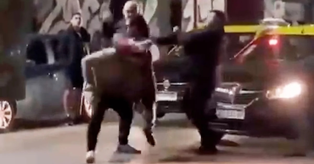 1Video increíble: una pelea entre dos taxistas provocó una escena muy violenta en Palermo
