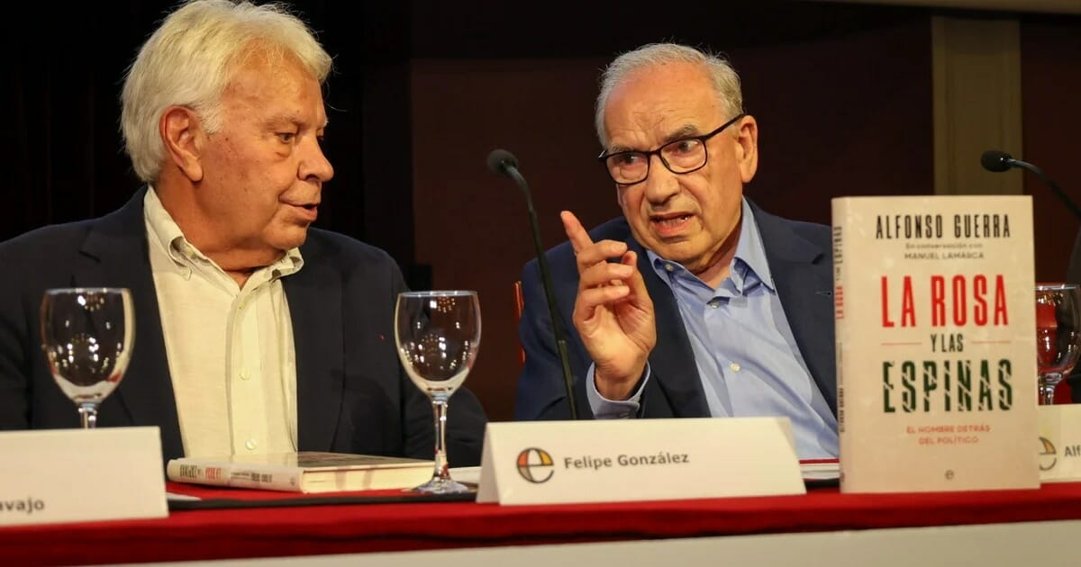 Alfonso Guerra y Felipe González, juntos 30 años después: “La amnistía es una humillación deliberada a la generación de la Transición”