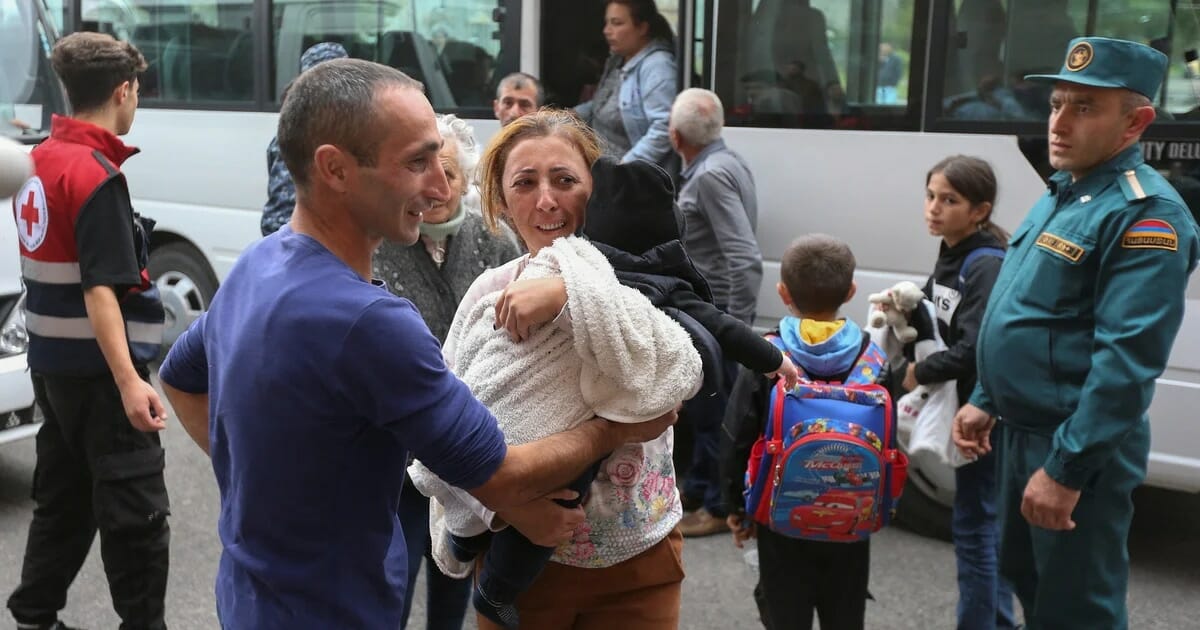 Casi 3.000 armenios fueron evacuados de Nagorno-Karabaj tras la operación militar de Azerbaiyán