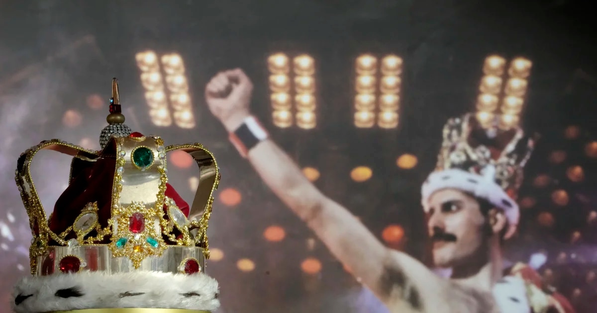 Del piano a su corona: subastan más de 1.500 objetos de Freddie Mercury