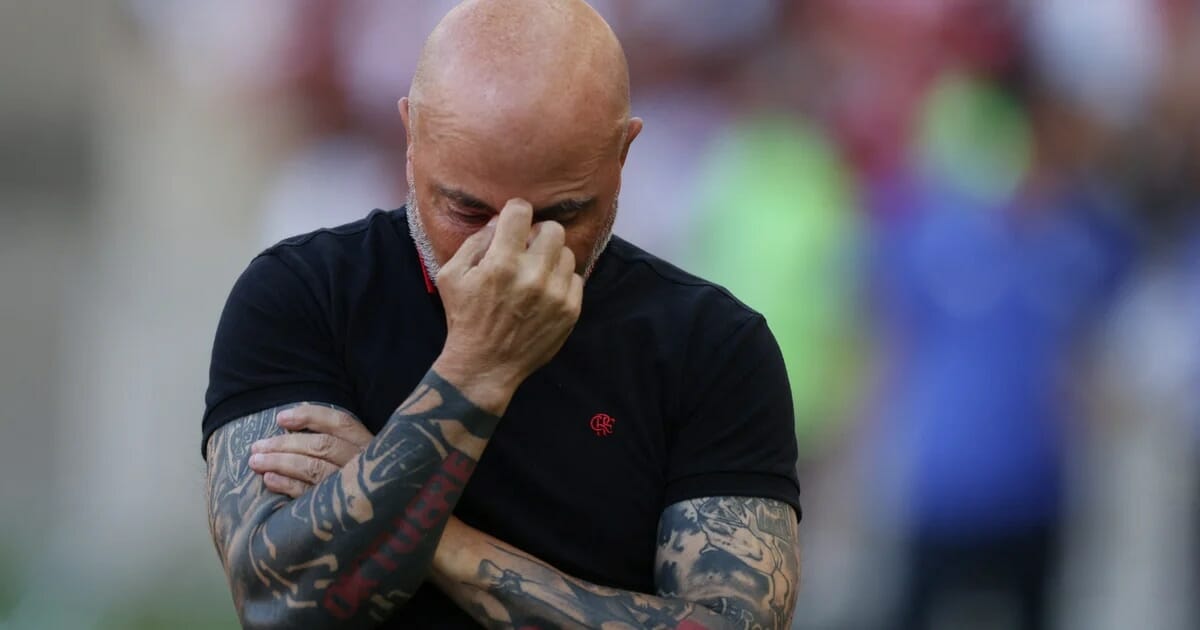 “Desastre maloliente”, “inepto”, “es un caos”: las feroces críticas de la prensa brasileña contra Sampaoli por la dura derrota del Flamengo