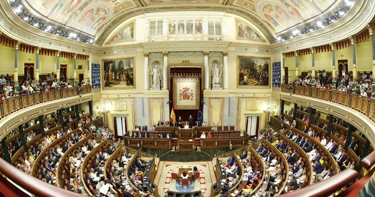 El Congreso destinará 53.000 euros en cascos y cascos hasta diciembre para traducir los plenos al español