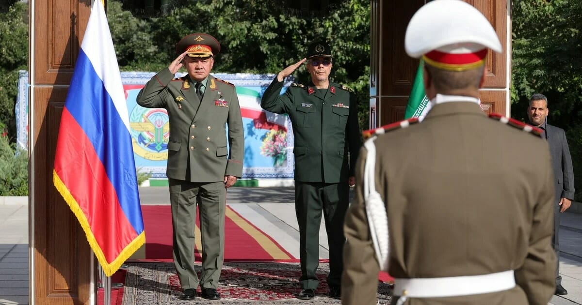 El Ministro de Defensa ruso viajó a Irán para profundizar la cooperación militar en medio de la contraofensiva ucraniana