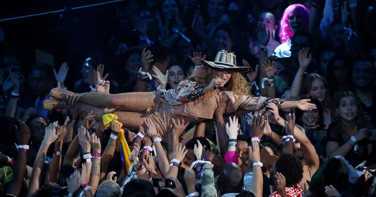 El espectacular show de Shakira en los MTV Video Music Awards