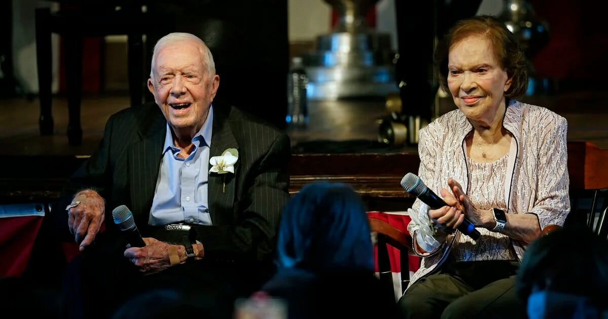 El expresidente Jimmy Carter y su esposa asistieron a un festival en Plains, su ciudad natal