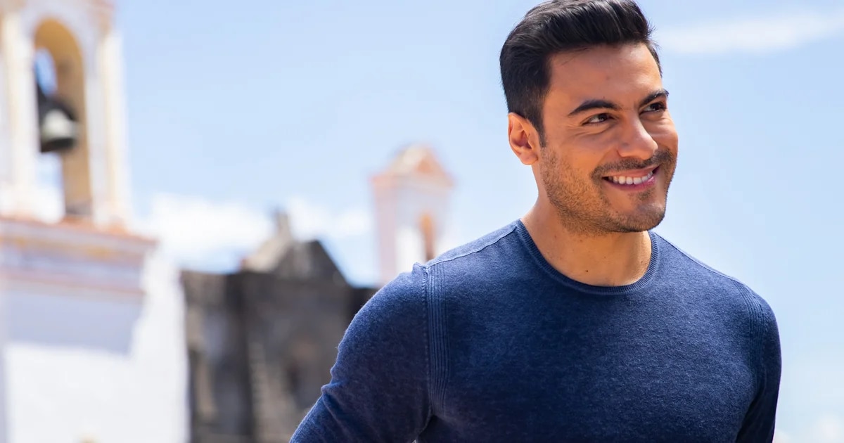 El nuevo especial de Disney+ lleva a Carlos Rivera a un viaje por los recuerdos de su ciudad natal