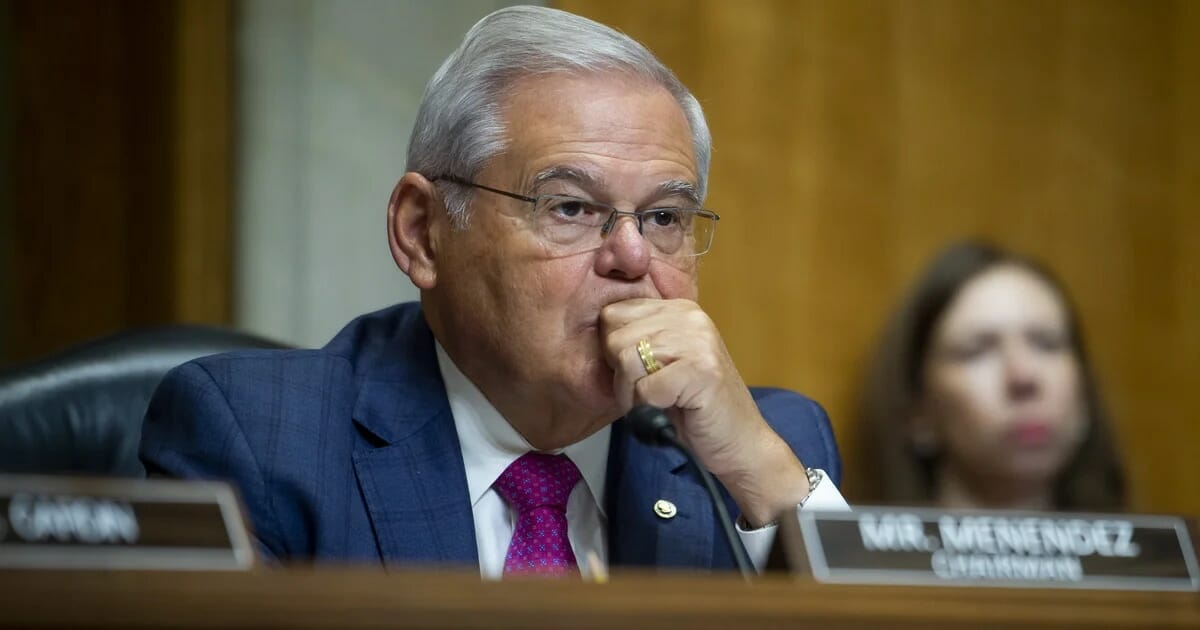El presidente del Comité de Asuntos Exteriores del Senado de EE.UU. dimitió tras ser acusado de corrupción