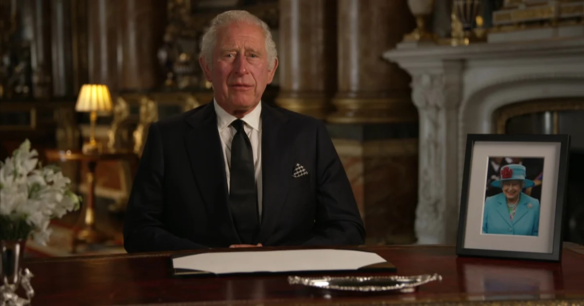 El rey Carlos III rindió homenaje a su madre y agradeció el apoyo recibido durante su primer año de reinado