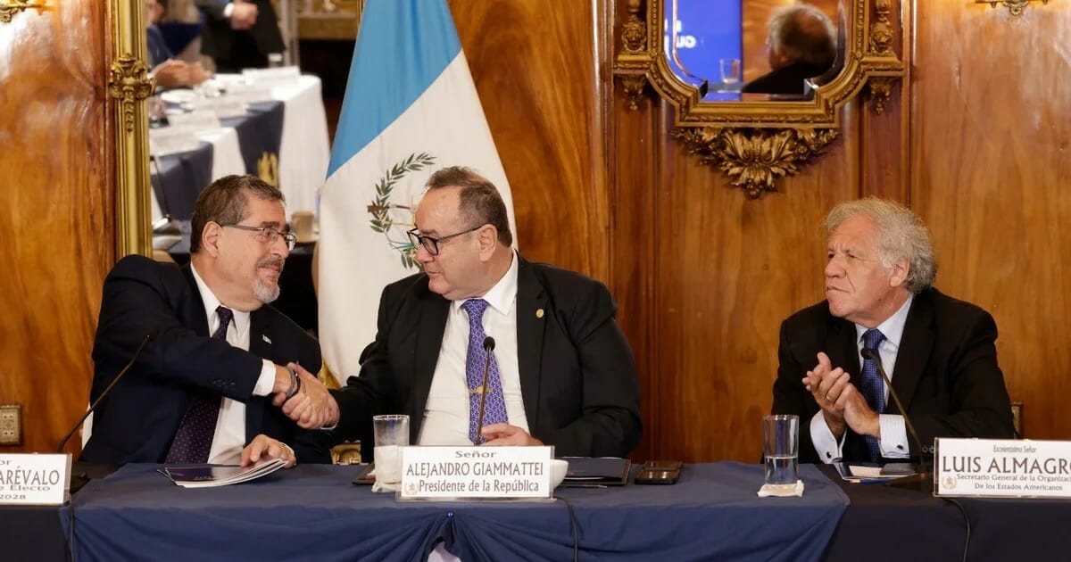 Estados Unidos confía en que Alejandro Giammattei entregará el poder “como manda la Constitución” en Guatemala