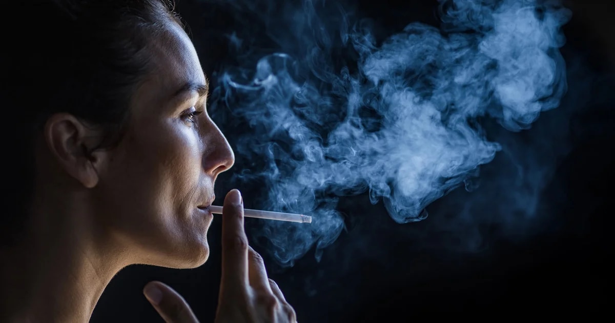 Fumar se asocia con mayor riesgo de depresión y trastorno bipolar: tres teorías que lo explican
