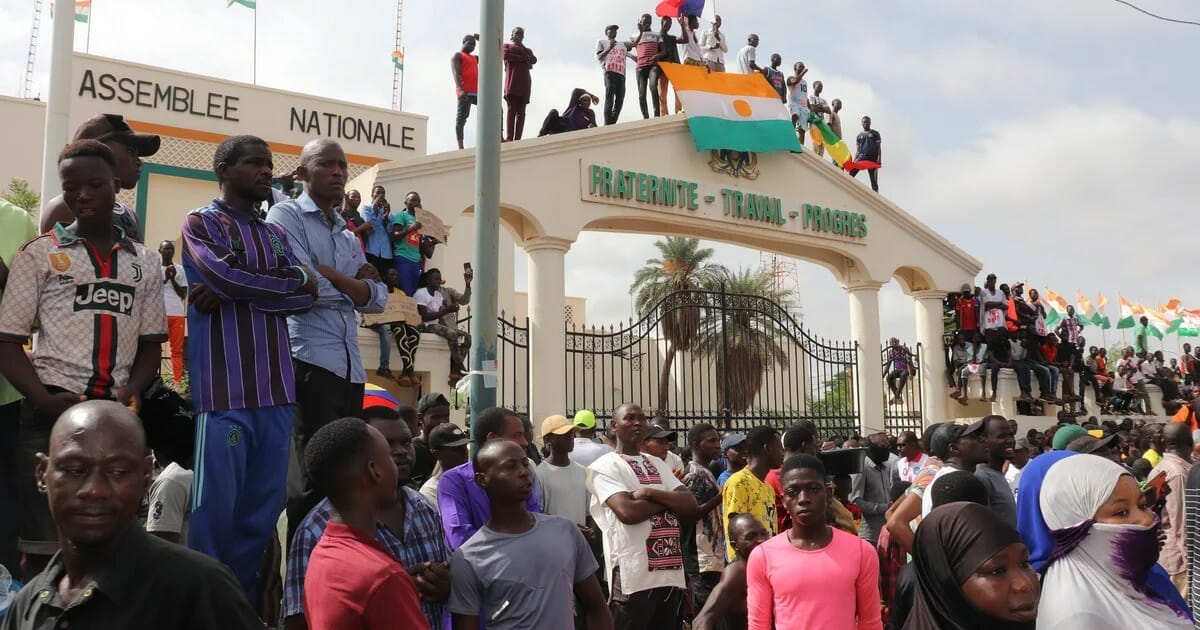 Golpe de Estado en Níger: Francia exigió la “liberación inmediata” de un funcionario detenido