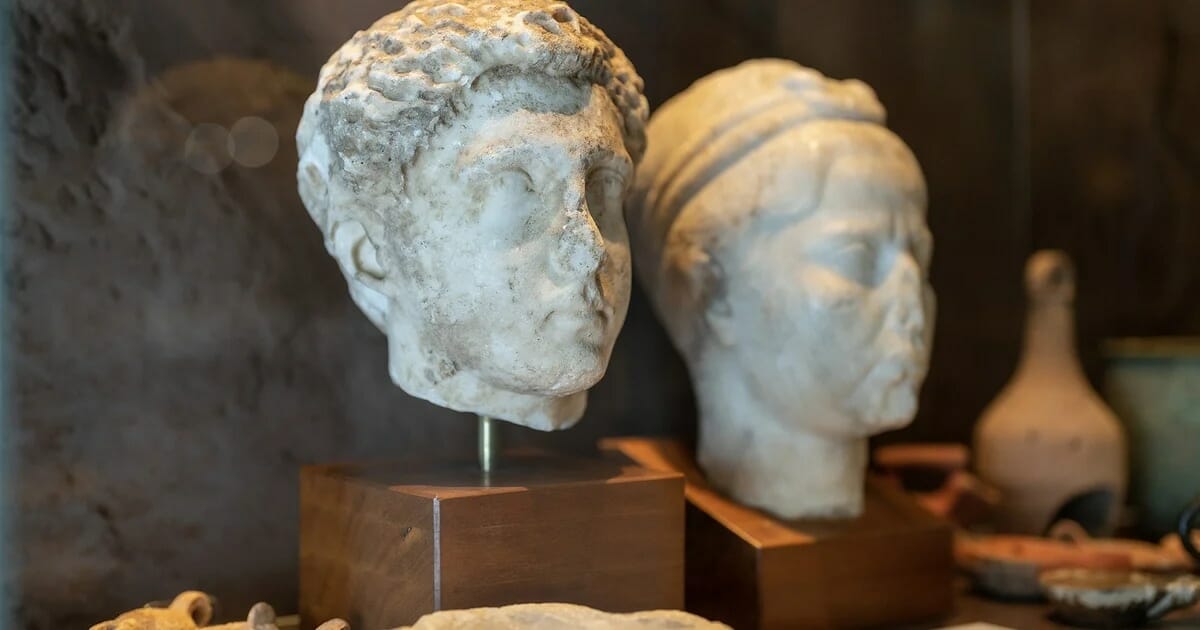 Gracias a la inteligencia artificial, se encuentran piezas históricas saqueadas en un museo australiano