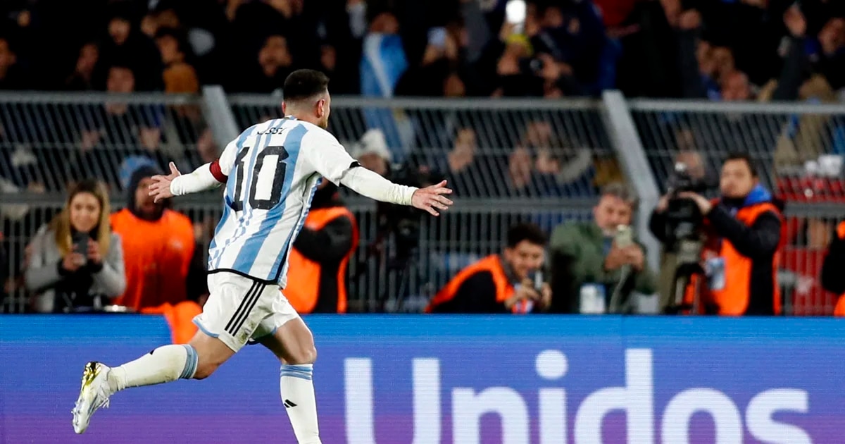 La perla del tiro libre de Lionel Messi para que Argentina destrabe un partido durísimo ante Ecuador y el pedido como alegato a Scaloni