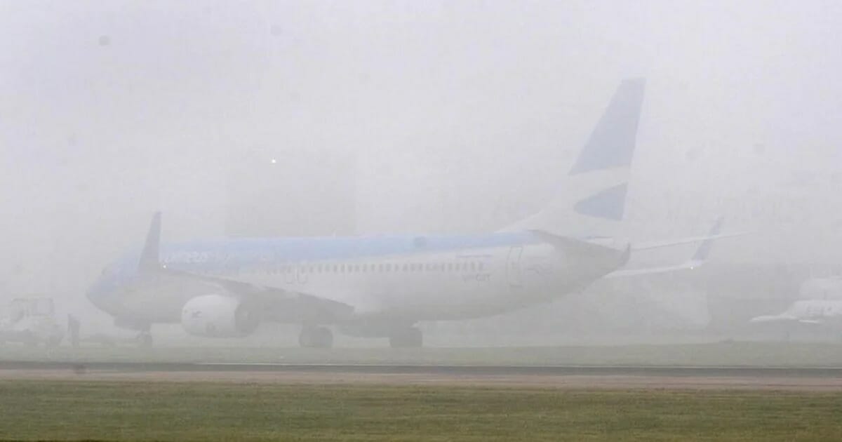 La primavera llegó con niebla a la Ciudad de Buenos Aires: vuelos desviados y precaución al conducir