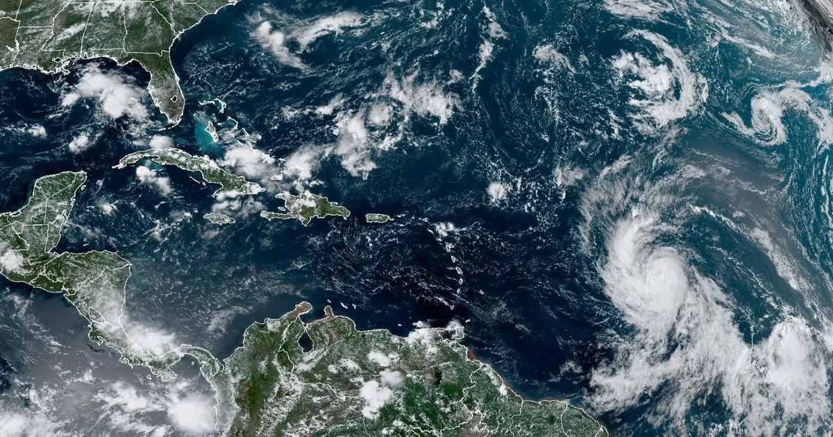 Lee se fortaleció hasta convertirse en un devastador huracán de categoría 5 a medida que se acerca al Caribe oriental