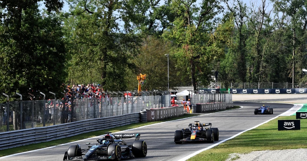 Lo mejor de los entrenamientos del GP de Monza: de la lucha de Fernando Alonso al error de Checo PérezEl español Carlos Sainz Jr fue el más rápido en el circuito italiano, mientras que el vigente campeón, Max Verstappen, obtuvo sólo el quinto mejor tiempo de la sesión