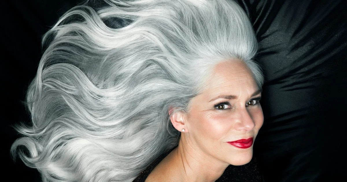 Look Silver: cómo disfrutar de la belleza y madurez que las canas le aportan al cabello