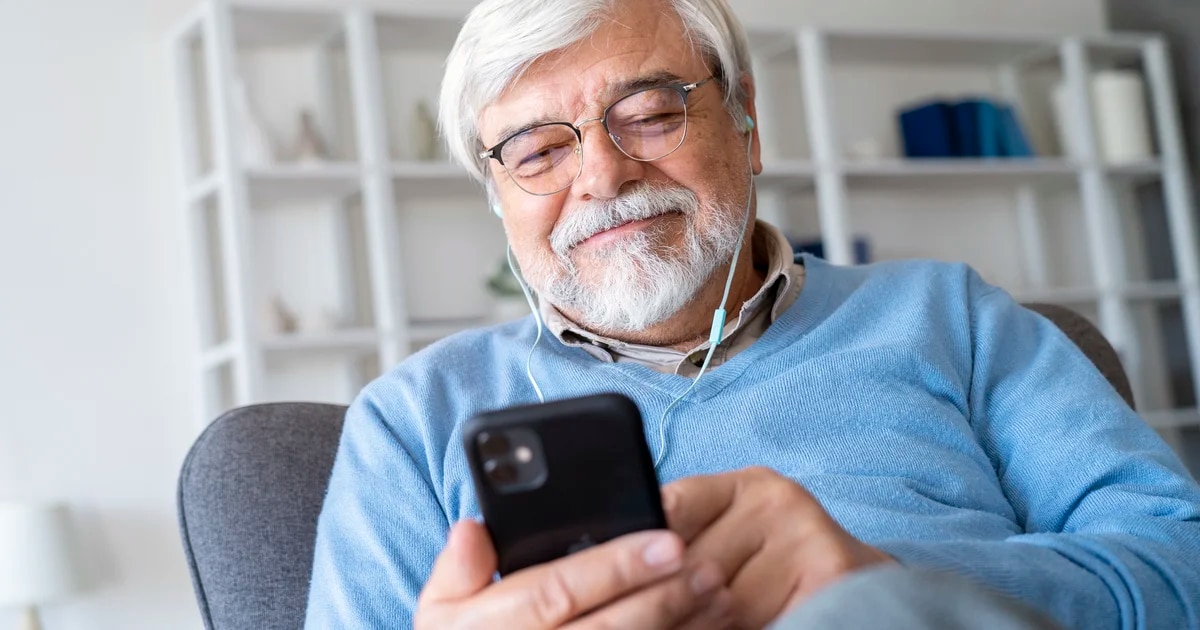 Los adultos mayores que utilizan Internet tienen menor riesgo de demencia
