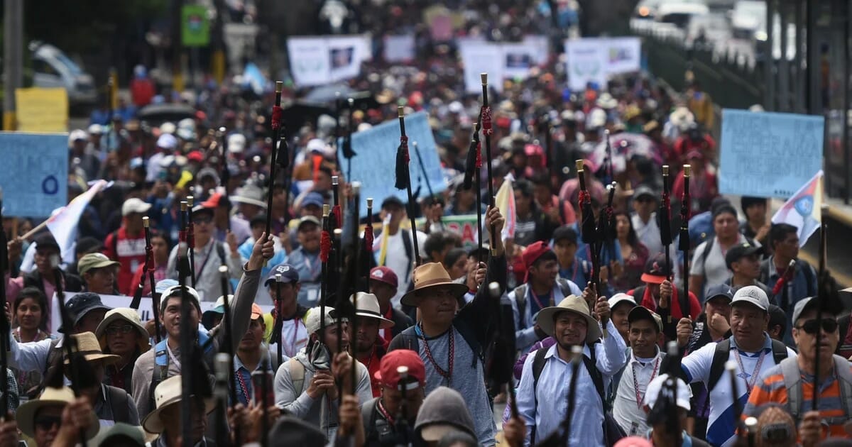 Manifestantes bloquearon una decena de vías en Guatemala para exigir la renuncia de la fiscal Consuelo Porras