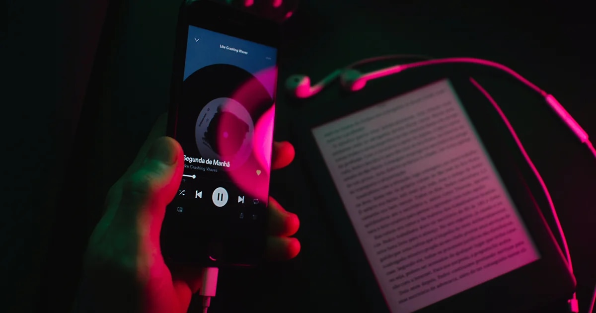Spotify limita las ganancias a los podcasts de ruido blanco, ¿por qué?
