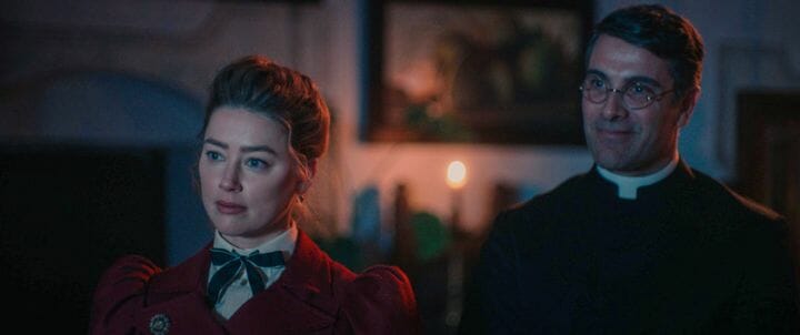 Amber Heard como Grace Burnham y Luca Calvani como el padre Antonio en el thriller “In The Fire”.