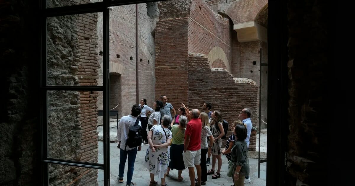 Tras 50 años de trabajos de restauración, el palacio Domus Tiberiana, residencia de varios emperadores romanos, reabrió sus puertas al público