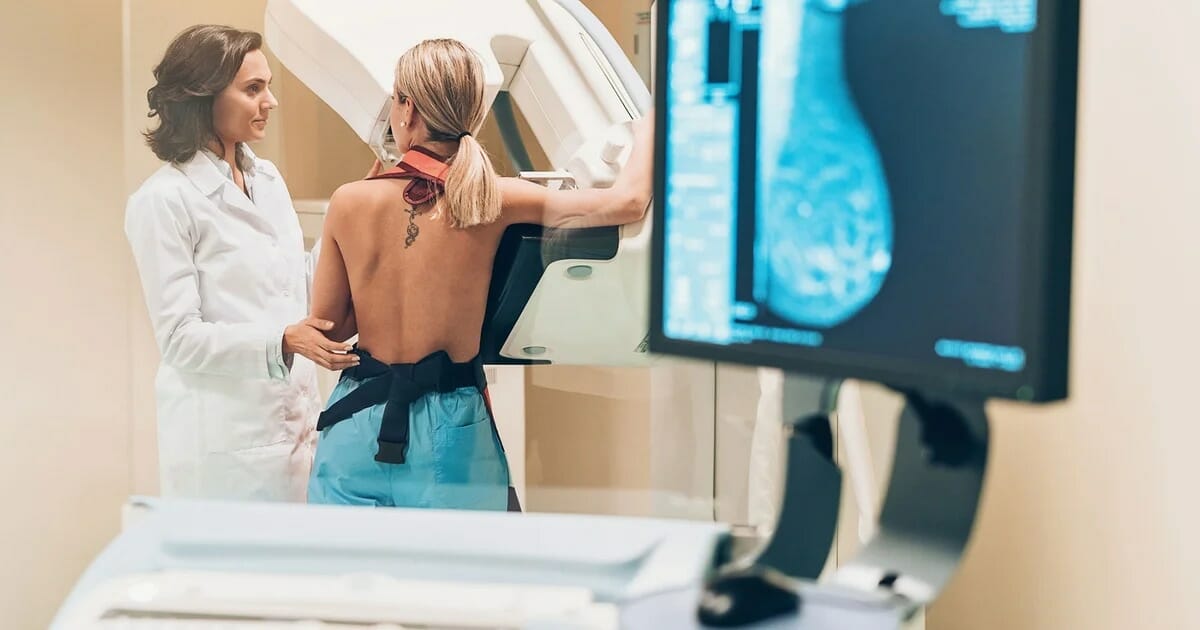 Una IA con un radiólogo consigue detectar más casos de cáncer de mama que dos radiólogos trabajando juntos