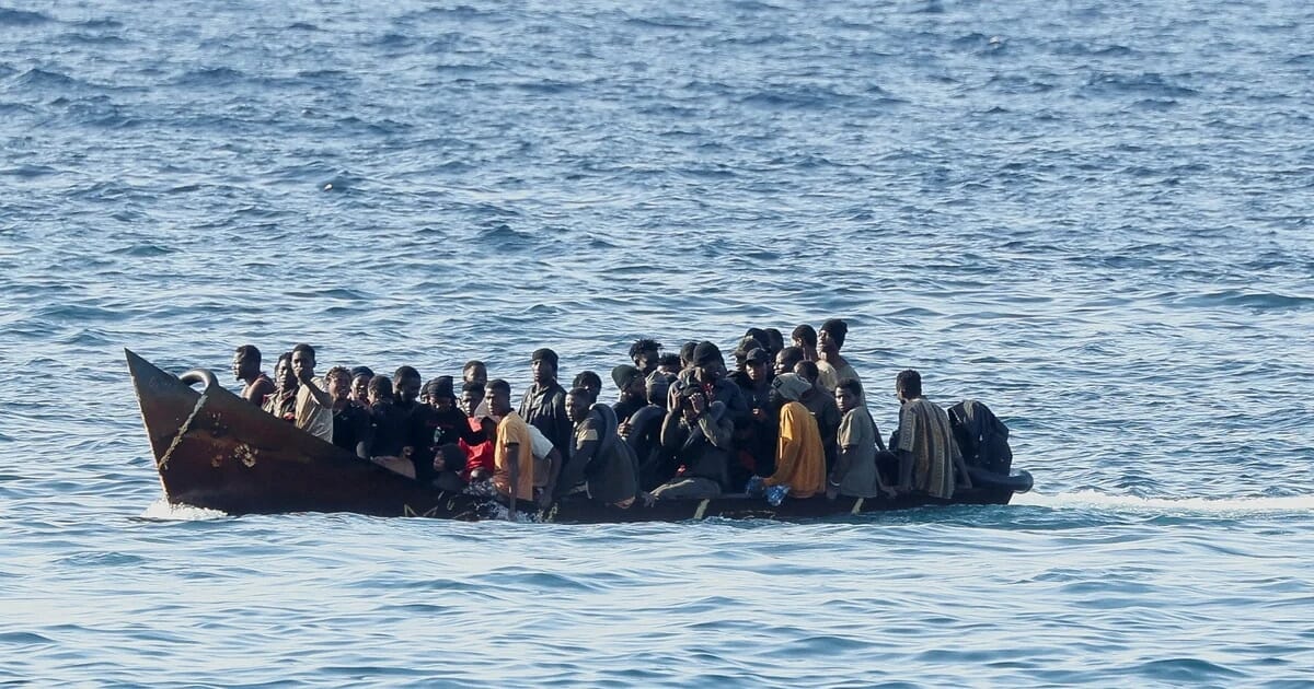 Una mujer perdió a su hijo tras dar a luz en una barcaza que intentaba llegar a Lampedusa