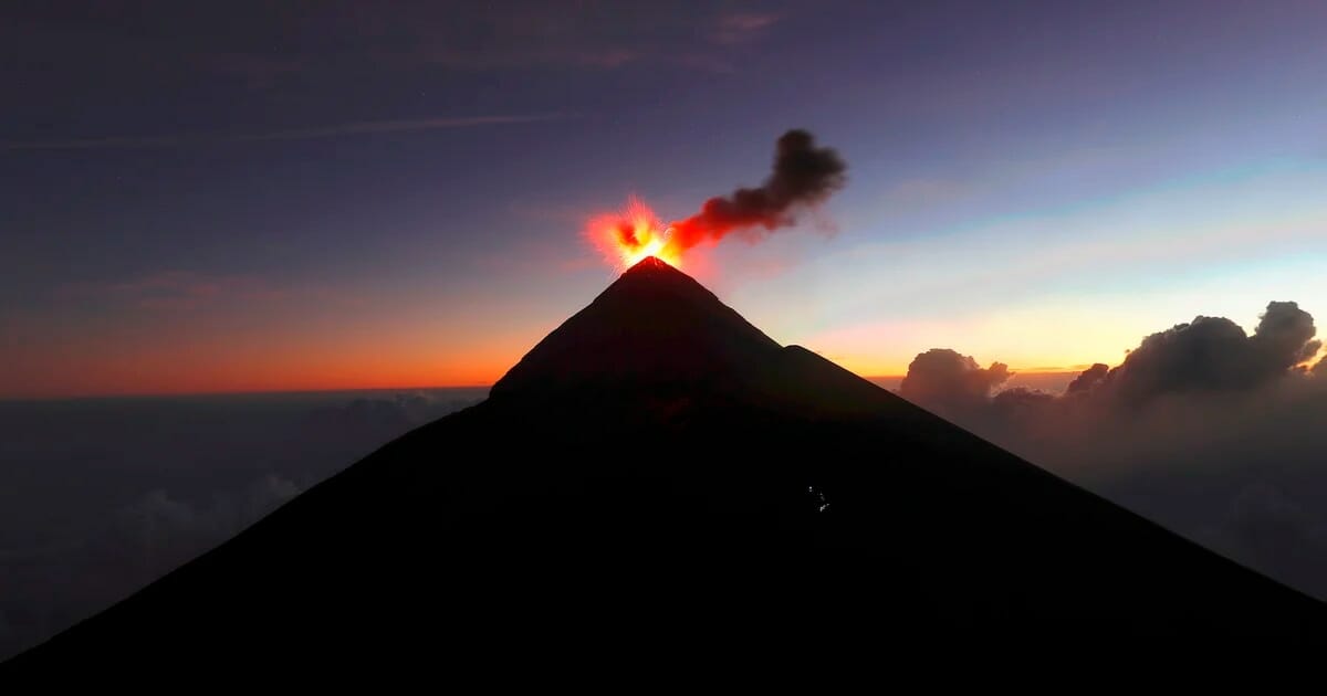 Volcán de Fuego en Guatemala: registro de su actividad y alerta de riesgo este martes