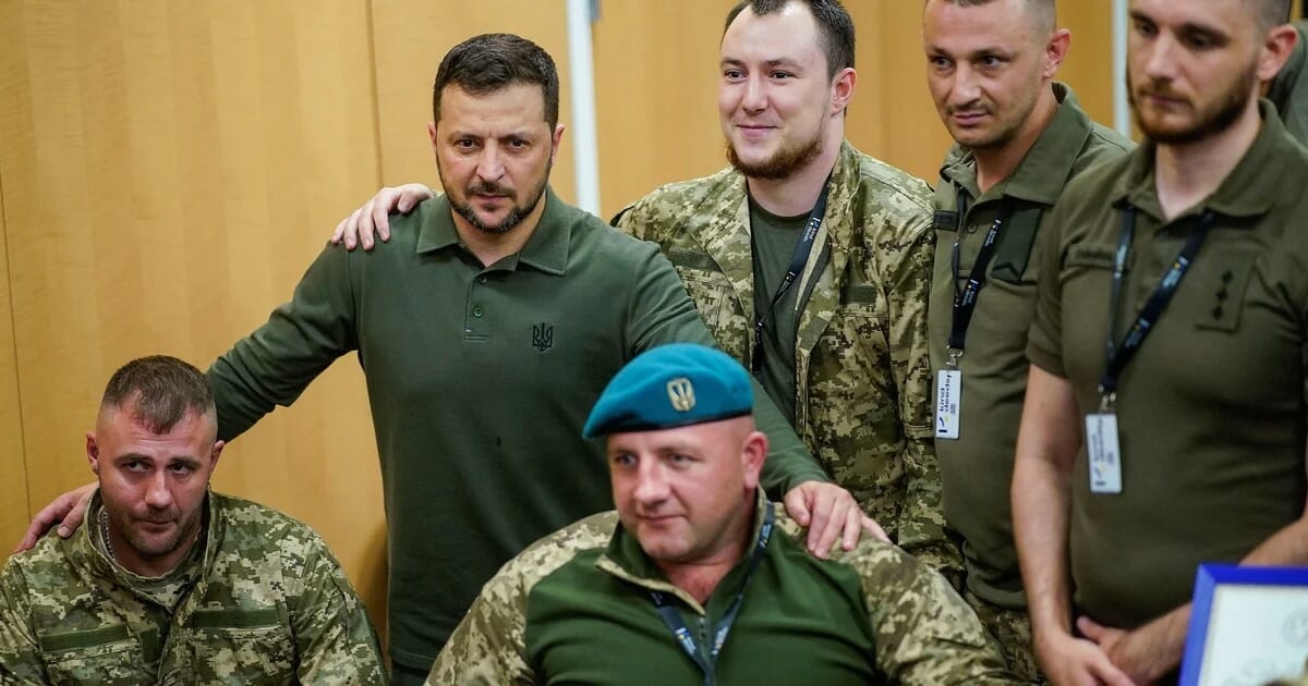 Zelensky visitó a soldados ucranianos que se recuperan en EE.UU.: “Os esperamos en casa”