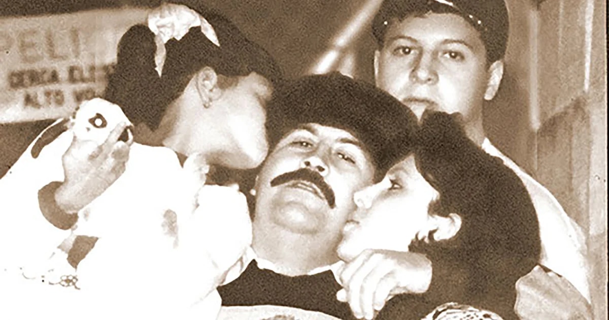 4Orgías, cama de agua, spa y bellas mujeres: los días de Pablo Escobar en la cárcel que construyó a su medida