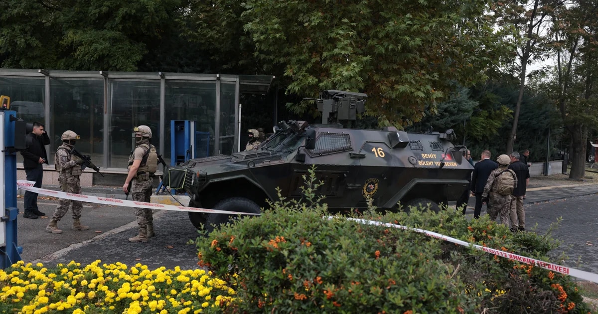 Al menos dos policías heridos en un atentado suicida contra la sede del Ministerio del Interior en Turquía