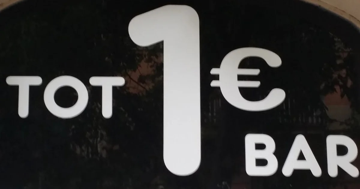 Así es el bar de Barcelona donde todo cuesta 1 euro: desde cerveza hasta hamburguesas
