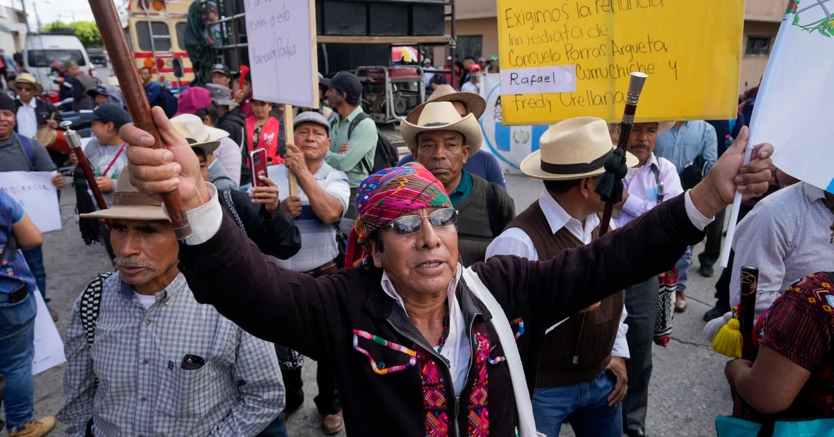 Continúan bloqueos y protestas en Guatemala: “Que renuncien quienes cometen injusticias contra la democracia”