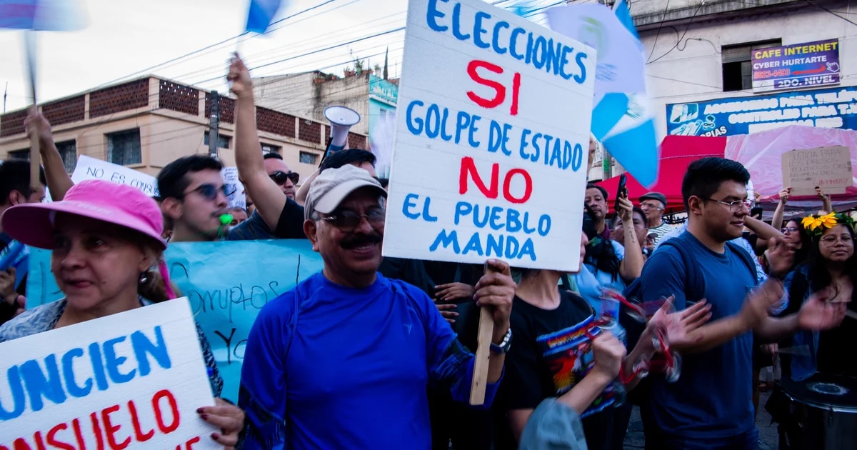Cuarto día de protestas en Guatemala: continúan los cortes de carreteras para exigir el fin de la persecución contra el presidente electo