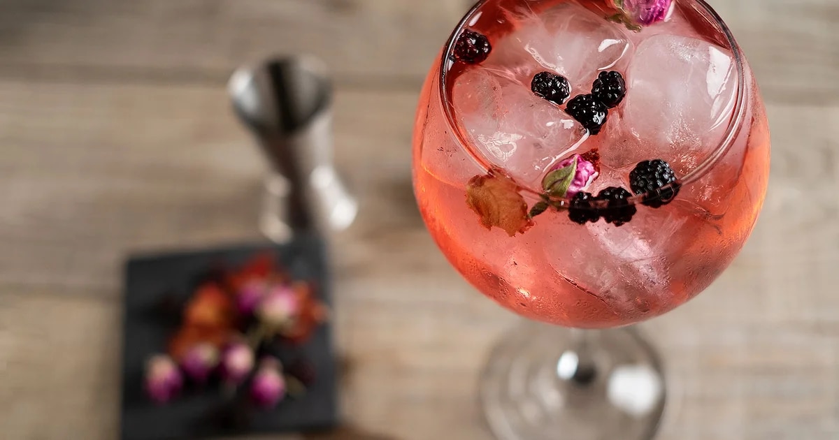 Del gin tonic clásico a las nuevas versiones, cómo disfrutar este cóctel según bartenders y un perfumista