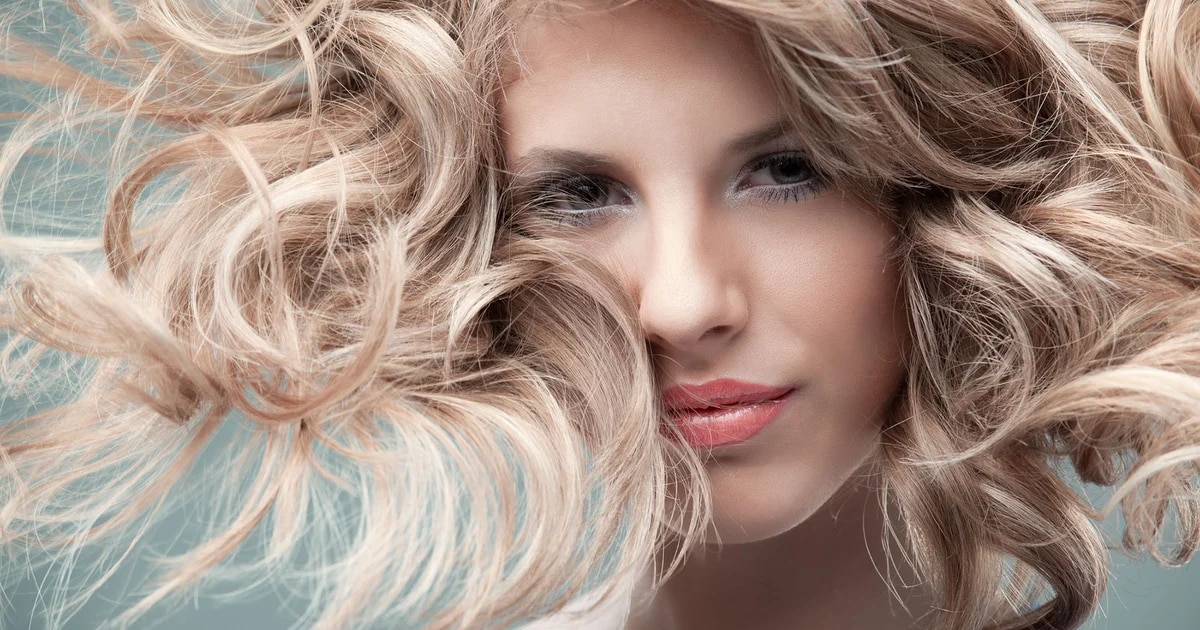 Desde cambiar el shampoo hasta la aparición de canas por estrés: 7 mitos y verdades sobre el cabello