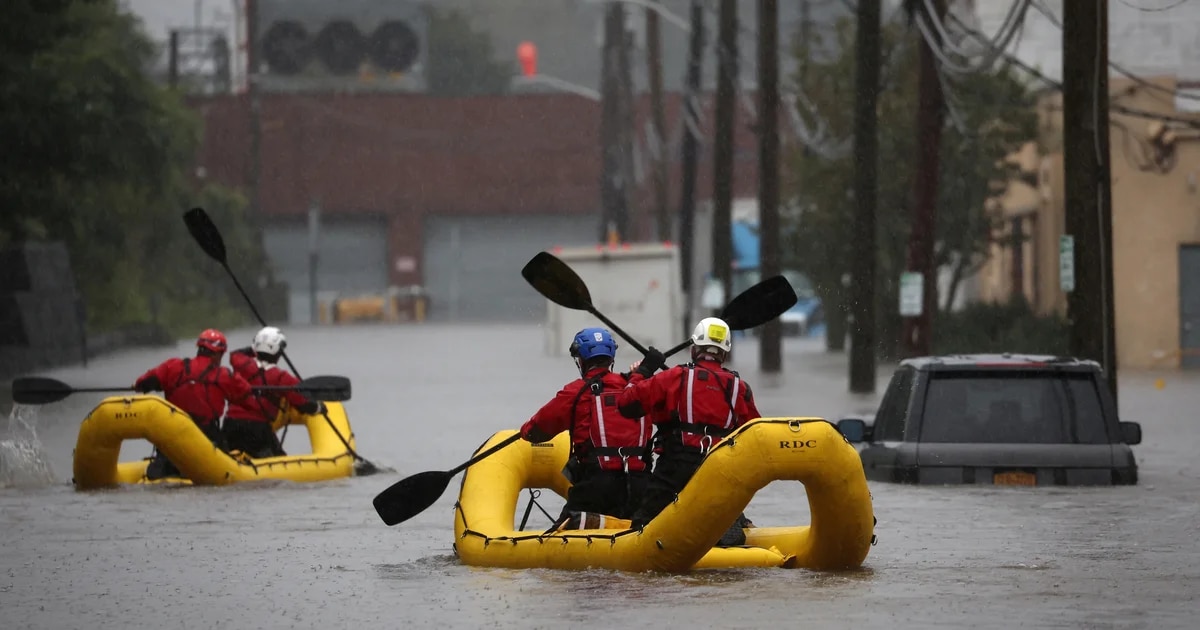 Estado de emergencia en Nueva York por lluvias torrenciales que provocaron grandes inundaciones y caos vial