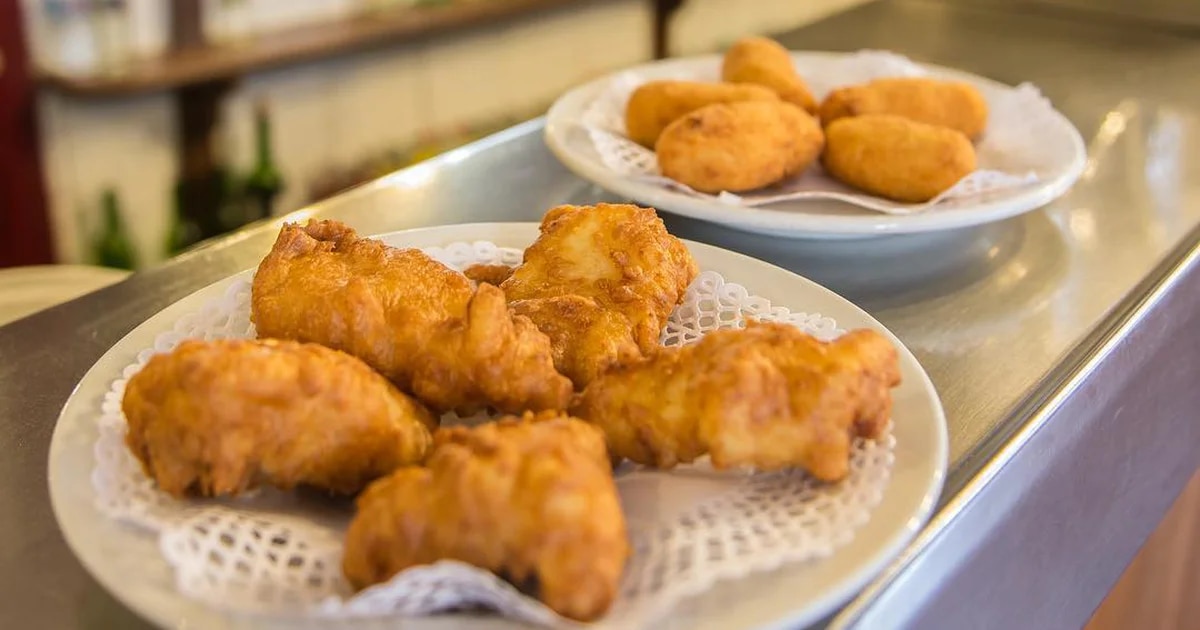 Los Soldaditos de Pavía de Casa Labra son el mejor plato tradicional de Madrid: así se hacen estas deliciosas lonchas de bacalao