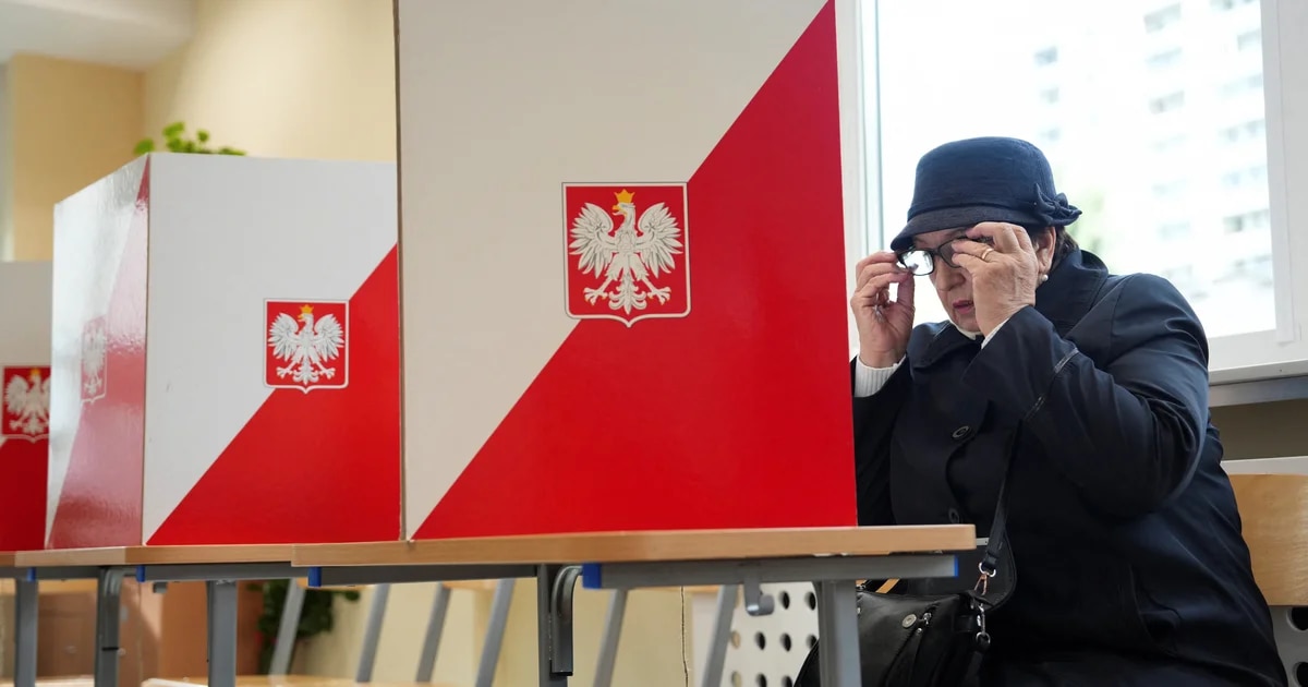 Polonia vota en unas elecciones cruciales para definir el futuro de sus relaciones con la Unión Europea y Ucrania