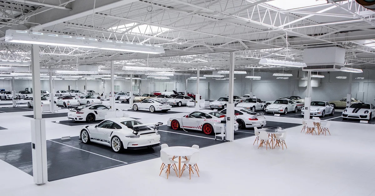 Santuario Porsche: ¿cuál es el increíble lote de 56 autos blancos que saldrá a subasta?