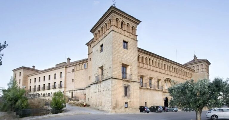 El impresionante Parador situado en la ciudad del motor de Aragón: está en un castillo del siglo XII