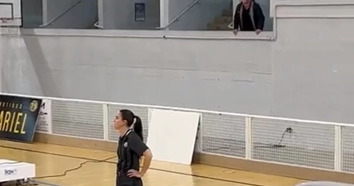 Insultos machistas a un árbitro en la Liga Femenina de Baloncesto: “¡Vete limpio!”
