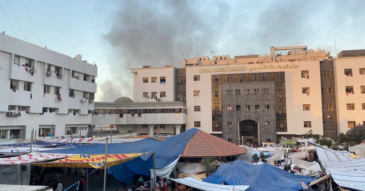 Israel dice que fue un misil palestino fallido el que causó al menos 13 muertos en el hospital Al Shifa de Gaza