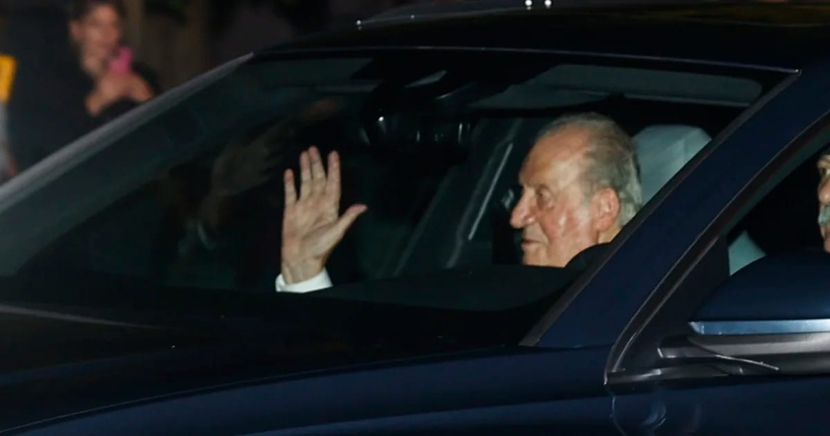 Juan Carlos I y Sofía llegan juntos a la celebración del 18 cumpleaños de Leonor: primera reunión familiar en cinco años