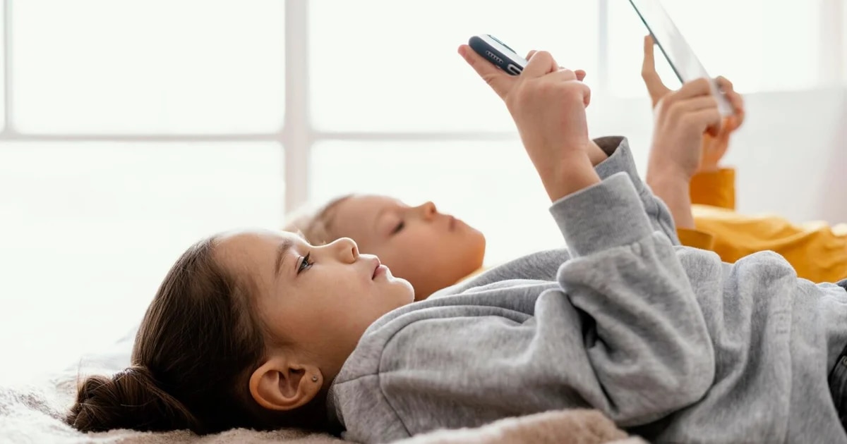 Tres estrategias para que los niños pasen menos horas usando el móvil
