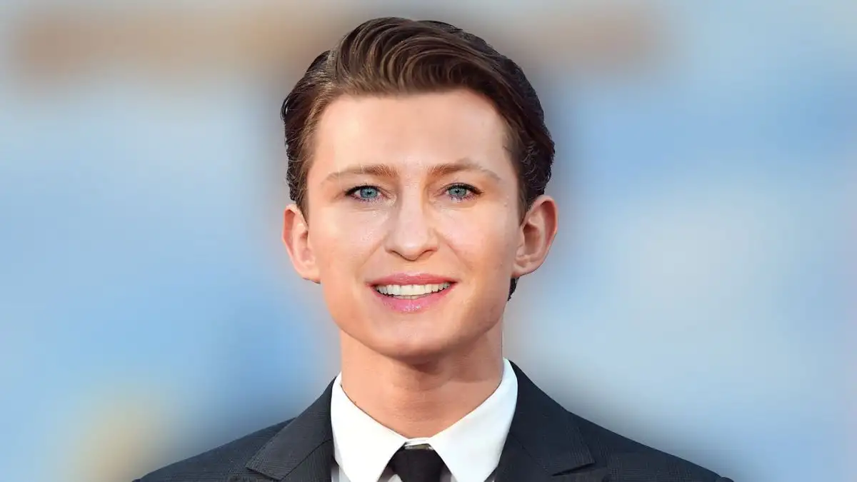 Name the TWO celebrities mashed up in this photo. Daily Dozen Trivia Answers