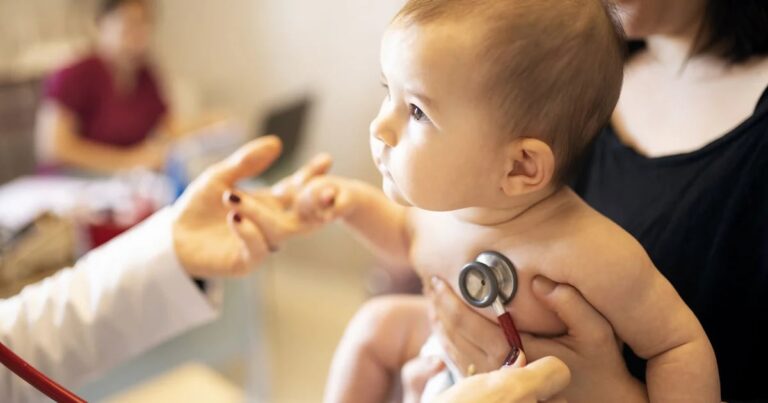 La ANMAT aprobó el primer anticuerpo monoclonal contra la bronquiolitis destinado a bebés menores de 24 meses