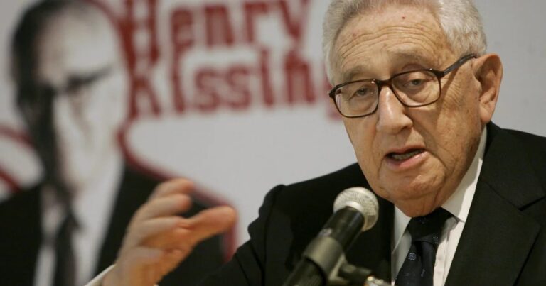 No provocar a Rusia y aprender a convivir con China: las dos advertencias con las que Kissinger insistió hasta el final